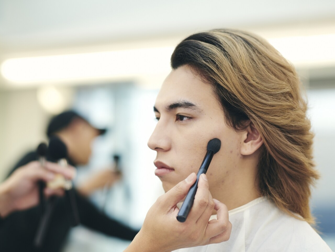 ヘアメイクアーティストによるマンツーマンの施術